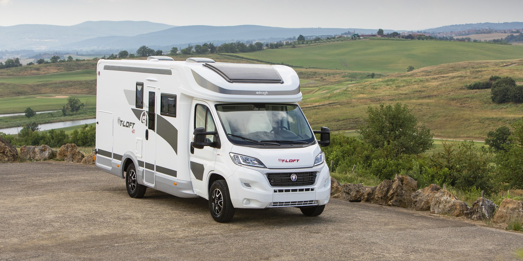 Semi-integrated motorhome T-Loft 450: the Elnagh compact with transverse rear bed