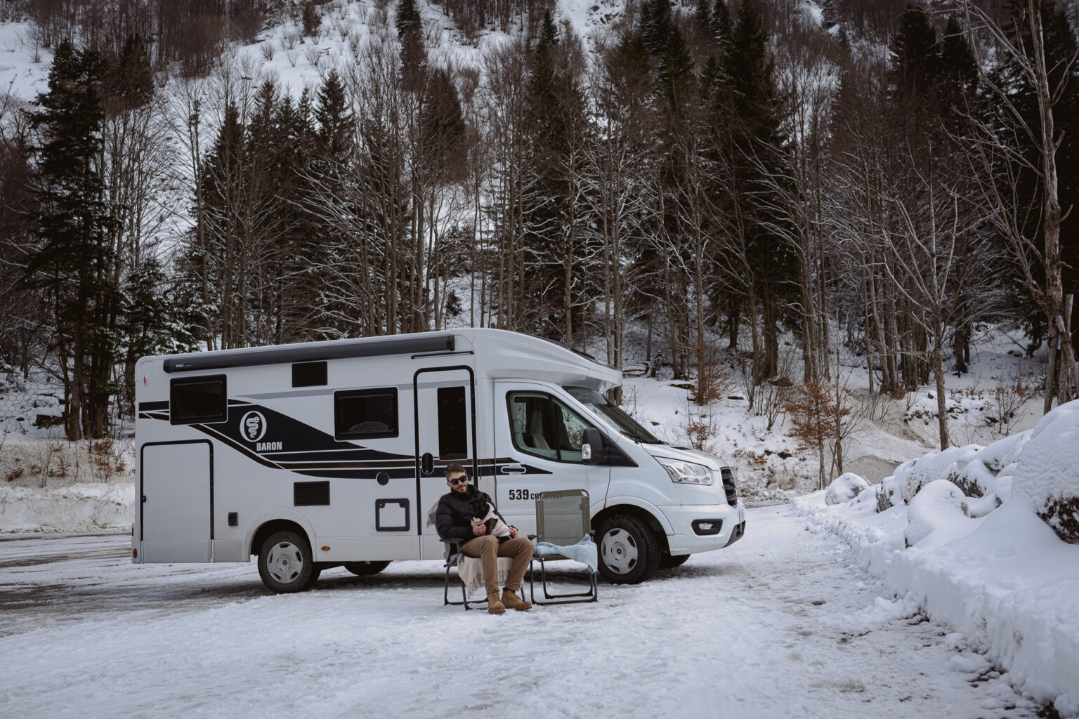 Baron compact vacanze in montagna invernali in camper